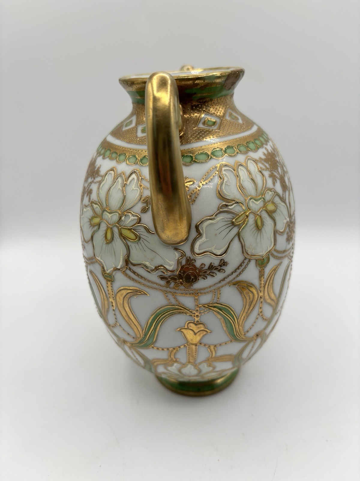 【白磁に匂い立つ菖蒲】オールドノリタケ 金盛 菖蒲文 両耳花瓶 金彩 - 画像 (2)