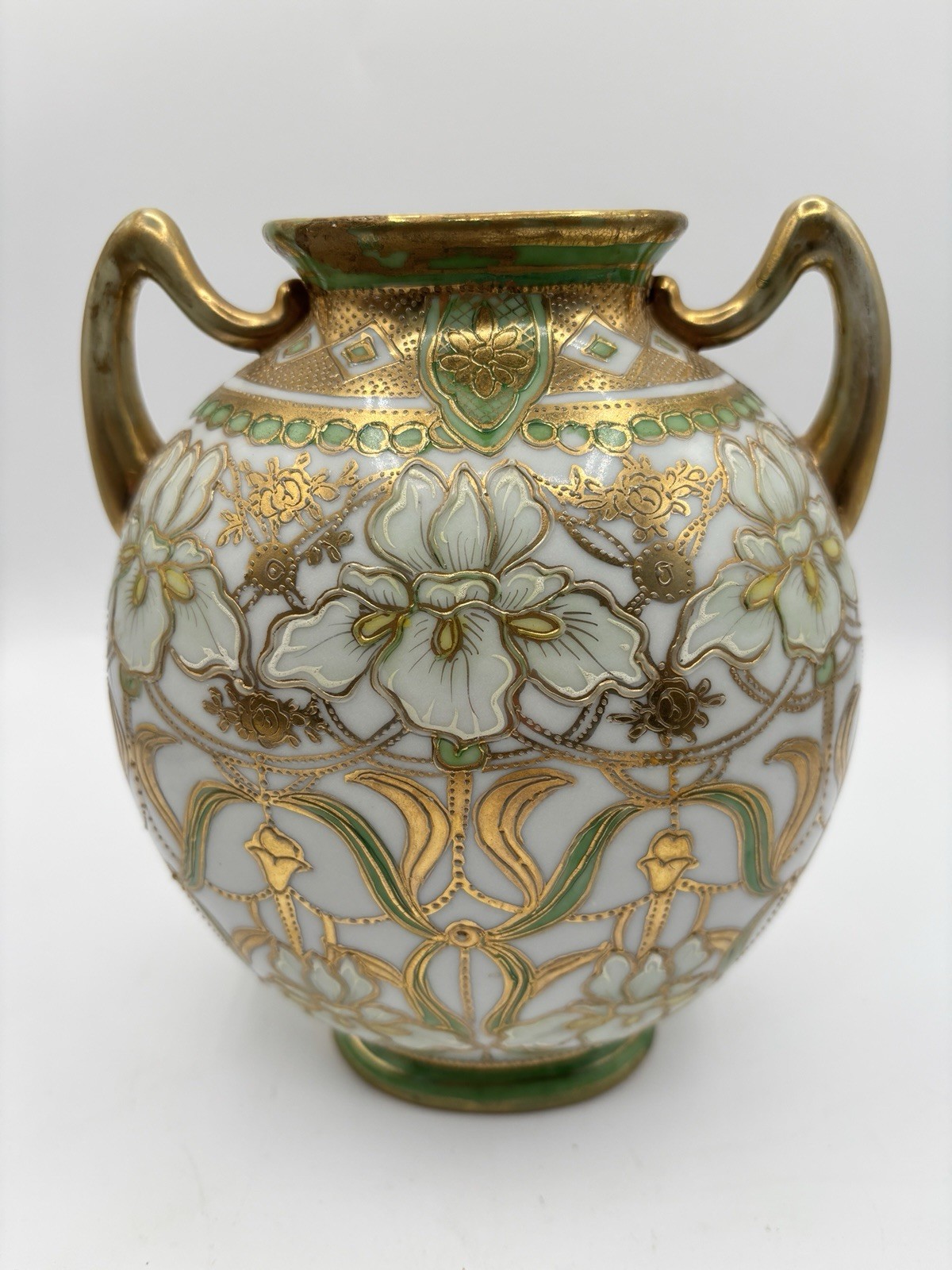 【白磁に匂い立つ菖蒲】オールドノリタケ 金盛 菖蒲文 両耳花瓶 金彩 - 画像 (3)