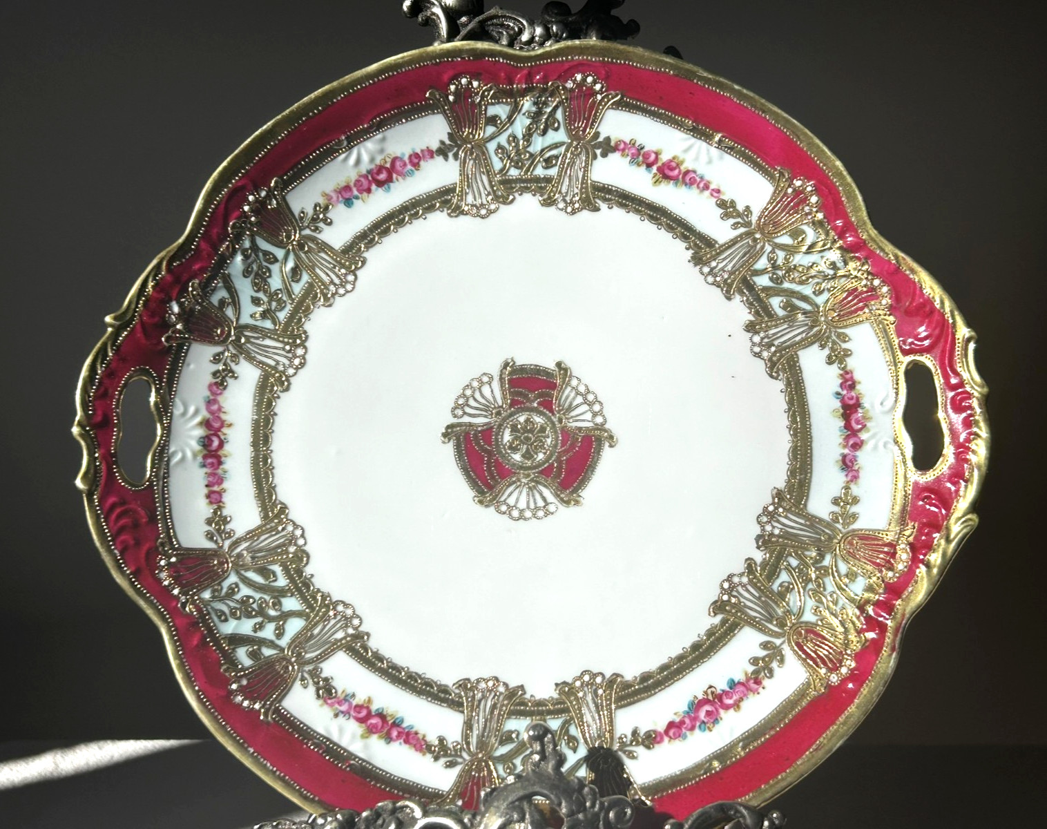 【臙脂に映える金の薔薇飾り】オールドノリタケ 金盛 薔薇文 飾皿 金彩 - 画像 (2)