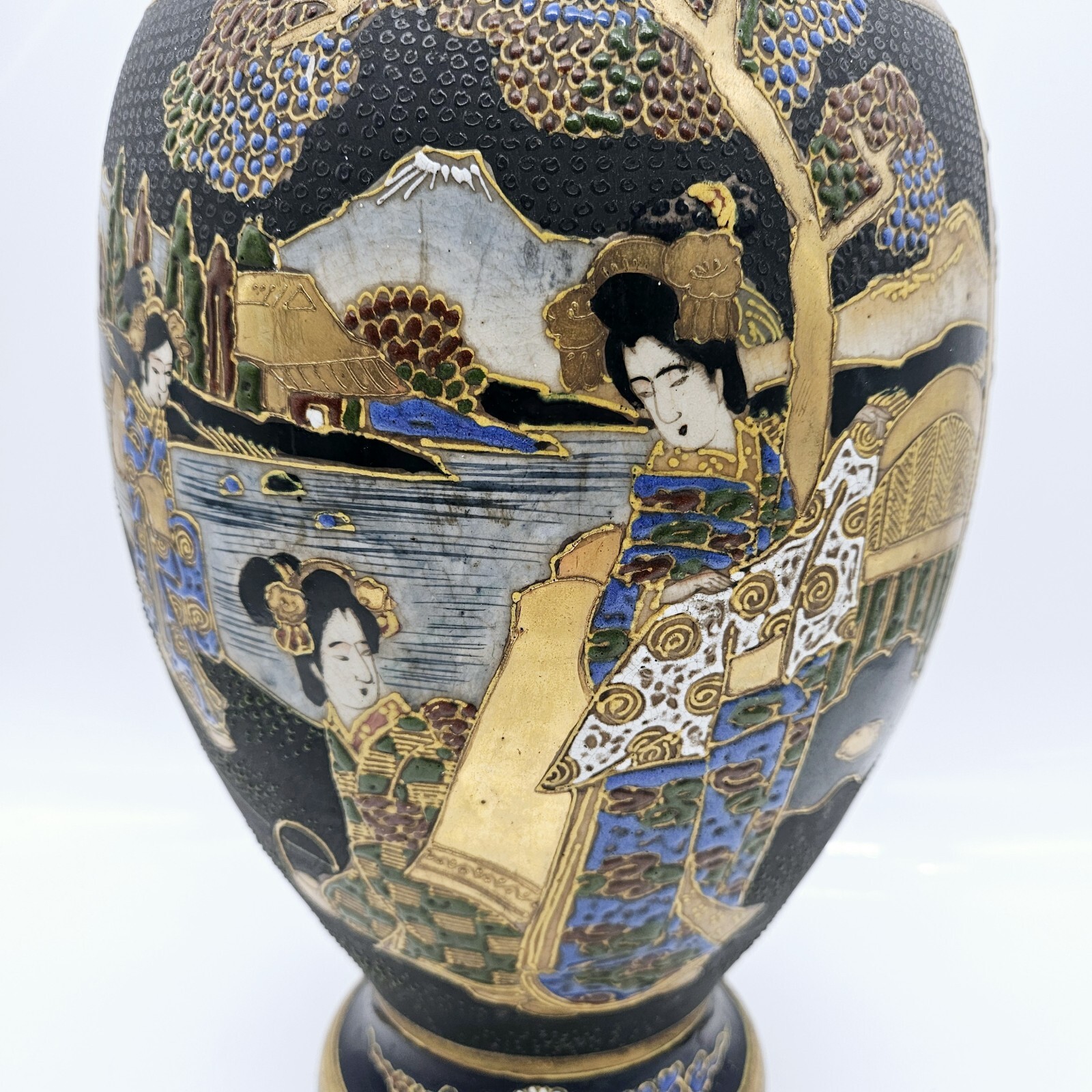 【金彩がともす雅の宴】薩摩焼 色絵金彩 美人文 花瓶 - 画像 (2)