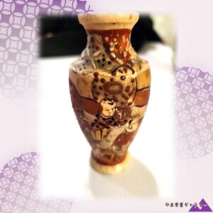 【掌にみる薩摩の細密画】薩摩焼 盛上 人物文 花瓶