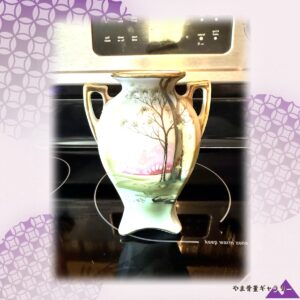 【春霞に煙る木立の岸辺】オールドノリタケ 手描き 風景文 角花瓶 金彩