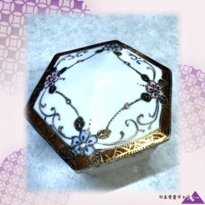 【掌にきらめく金彩の花】オールドノリタケ 金盛 ビーディング 花文 蓋物