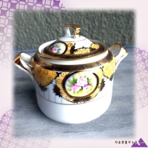 【黄地にひらく薔薇の小窓】オールドノリタケ 金彩 薔薇文 蓋付シュガーボウル
