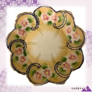 【白盛の粒が花と渦を描く】オールドノリタケ 盛上 花文 飾皿 金彩