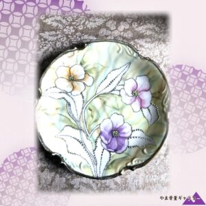 【珠を連ねて咲く三花】オールドノリタケ 手描き ビーディング 花文 飾皿 金彩