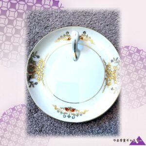 【朱と金の唐草が小卓をめぐる】オールドノリタケ 盛上 花文 中央把手 ボンボン皿 金彩