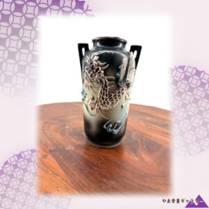【灰地をのぼる盛上の龍】ドラゴンウェア 盛上 龍文 両耳花瓶