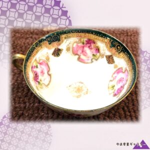 【緑と金に薔薇が浮かぶ】オールドノリタケ ジュエル装飾 薔薇文 ティーカップ 金彩