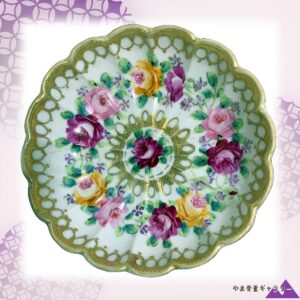 【掌にひらく薔薇の花園】オールドノリタケ 薔薇文 三足鉢 金彩 透かし