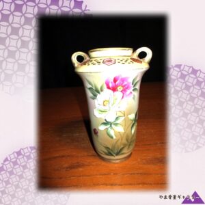 【淡黄の胴に薔薇がふくらむ】オールドノリタケ 薔薇文 両耳花瓶 金彩ビーディング