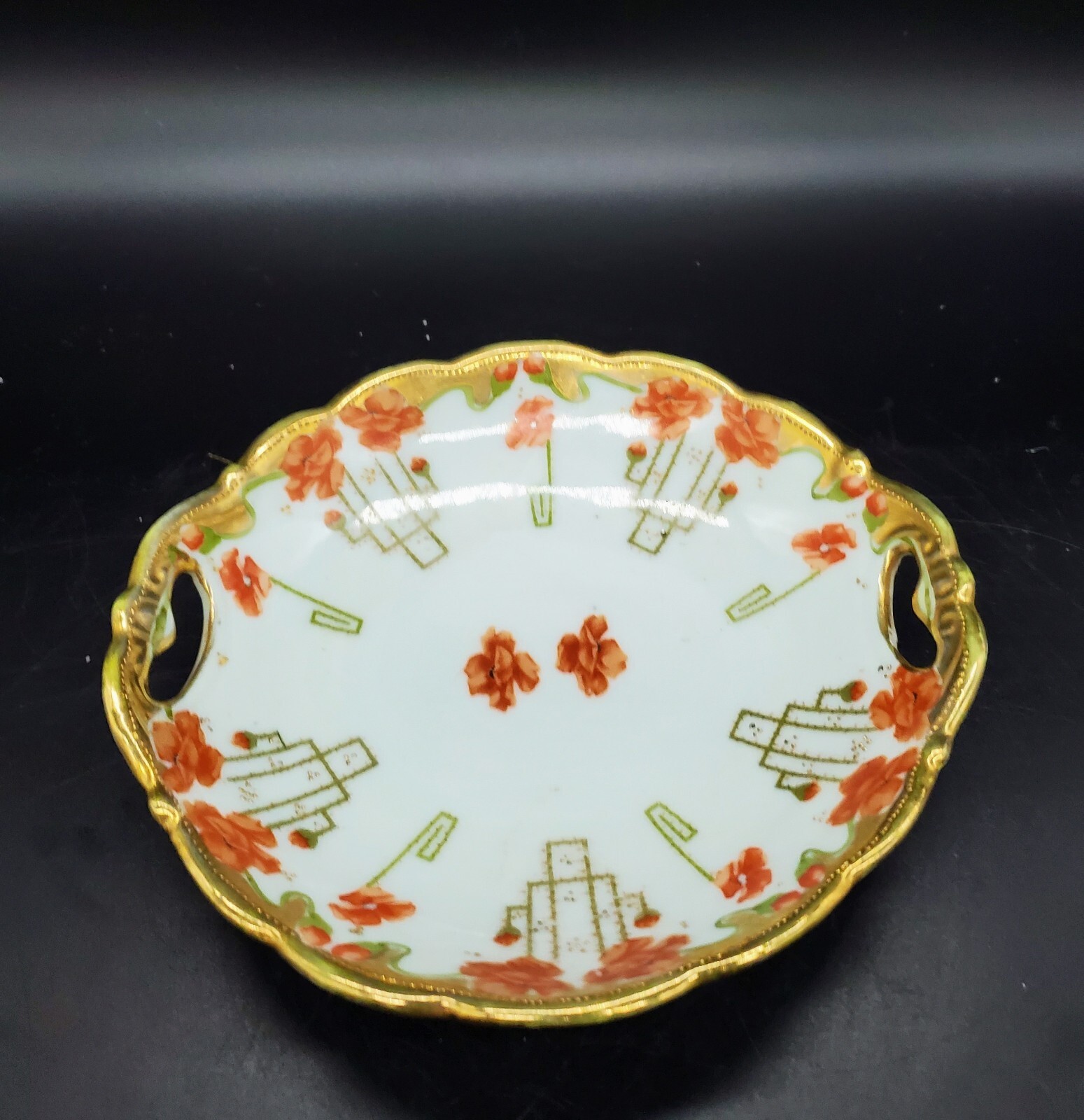【朱の小花が金の縁に舞う】オールドニッポン ビーディング 花文 手付皿 金彩 - 画像 (2)