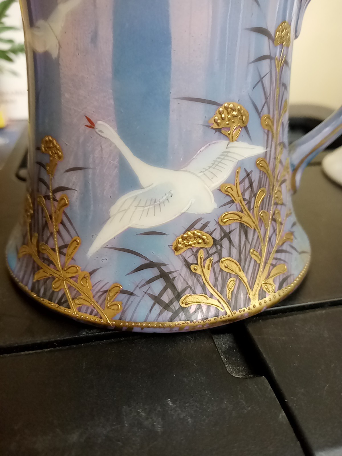 【葦辺をわたる白鳥】オールドノリタケ ラスター彩 フライングスワン クリーマー 金彩 - 画像 (2)