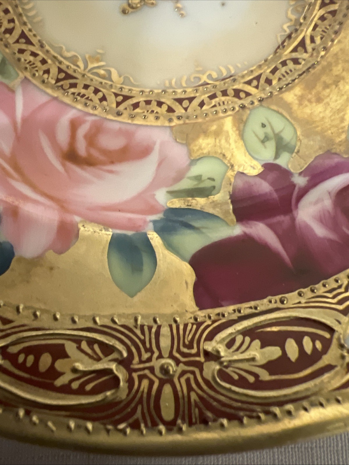 【臙脂と金に薔薇が咲き満ちる】オールドノリタケ 金盛 薔薇文 飾皿 ビーディング - 画像 (3)