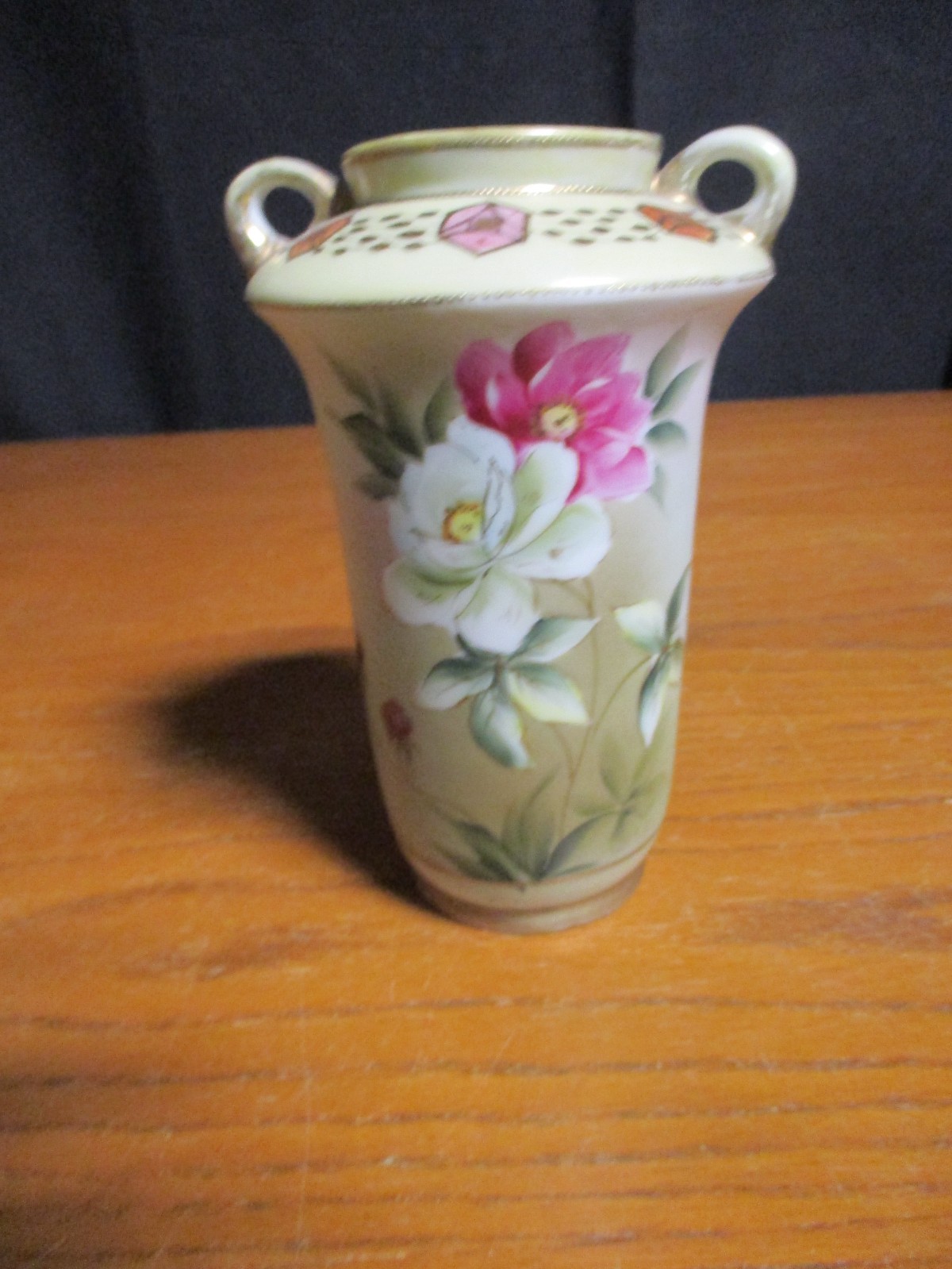 【淡黄の胴に薔薇がふくらむ】オールドノリタケ 薔薇文 両耳花瓶 金彩ビーディング - 画像 (2)
