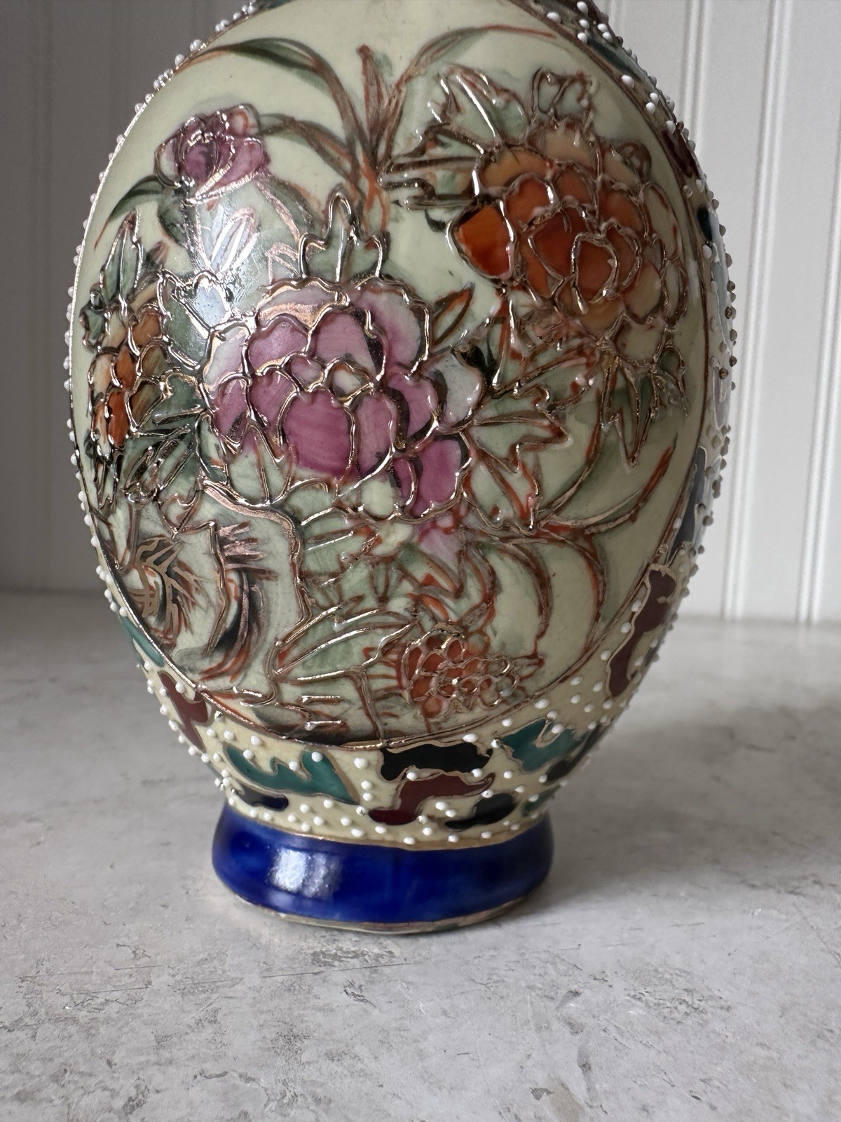 【白盛の粒に灯がやどる】オールドノリタケ 盛上 牡丹文 花瓶 金彩 - 画像 (2)