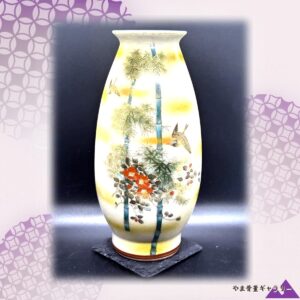 【竹の間を小鳥がよぎる】薩摩焼 色絵金彩 竹に椿文 花瓶
