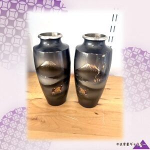 【金銀の象嵌が旅路を刻む】象嵌 富士山文 花瓶 一対