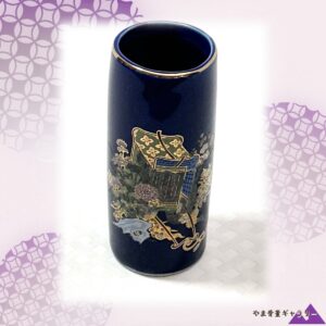 【筒に納まる小さな祝い】コバルト金彩 花車文 筒形花瓶