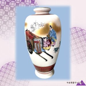 【金の霞を分けて御所車】薩摩焼 色絵金彩 御所車人物文 花瓶