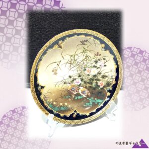 【芙蓉の陰に鶉が寄り添う】薩摩焼 錦光山 コバルト金彩 芙蓉に鶉文 飾皿
