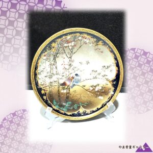 【桜の枝に鳩が三羽休む】薩摩焼 錦光山 コバルト金彩 桜に鳩文 飾皿