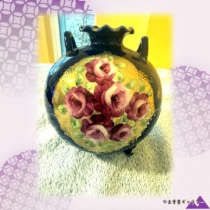【金の地にほころぶ紅薔薇】オールドノリタケ ビーディング 薔薇文 三足花瓶 金彩