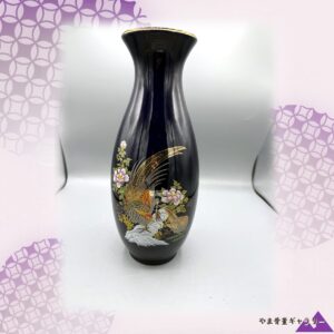 【尾を跳ね上げる金の雉】コバルト金彩 雉に牡丹文 花瓶
