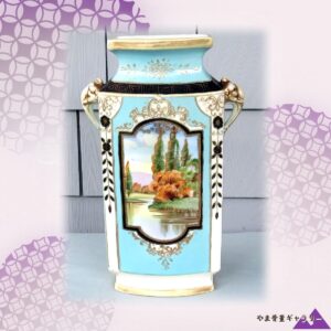 【青緑の窓に糸杉が立つ】オールドノリタケ 象頭把手 風景文 角花瓶 金彩