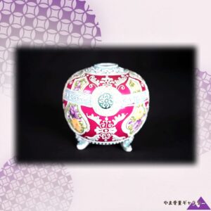 【白い糸のような盛上が巡る】オールドノリタケ 盛上 花文 三足丸花瓶 桐箱付