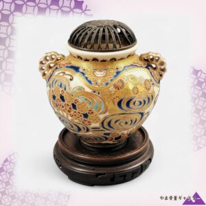 【金の渦が巻く水の匂い】薩摩焼 金盛 菊文 波文 香炉 木製台付