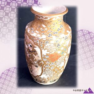 【金の錦が人物を包む】薩摩焼 金襴手 人物文 花瓶