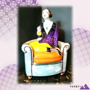 【肘掛け椅子でくつろぐ一服】オールドノリタケ デコレディ ラスター彩 シガレットボックス 蓋物