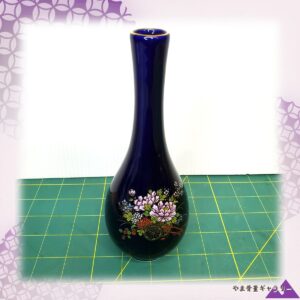 【一輪のためだけに伸びた首】コバルト金彩 花車菊文 細首一輪挿