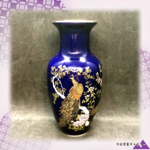 【小さな瑠璃に二羽の孔雀】コバルト 色絵金彩 孔雀雉文 花瓶