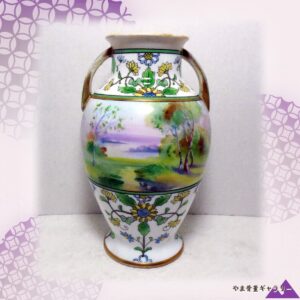 【花の帯にはさまれた春の野】オールドノリタケ 色絵 花唐草文 風景文 両耳花瓶