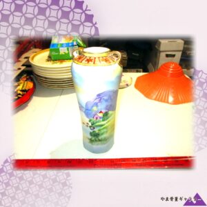 【山あいの家に朝の色が差す】オールドノリタケ 手描き 山村風景文 両耳花瓶 金彩