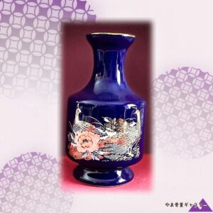 【朱の双孔雀が向かい合う】コバルト 色絵金彩 双孔雀牡丹文 花瓶