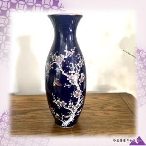 【瑠璃の夜に浮かぶ梅明かり】コバルト 色絵 梅花小禽文 花瓶 金彩