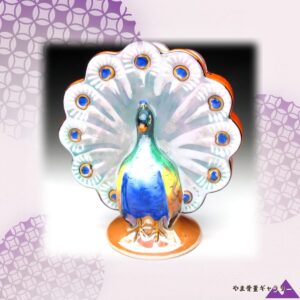 【羽根をひらいたまま静まる孔雀】オールドノリタケ ラスター彩 孔雀 置物花瓶
