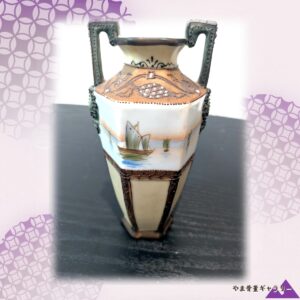 【帆が朝の水面をすべる】オールドノリタケ 盛上 帆船風景文 六角花瓶