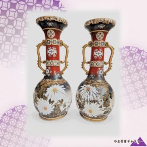 【闇のなかに白菊が浮かぶ】薩摩焼 錦光山 色絵金彩 菊花文 両耳花瓶 一対