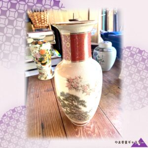 【貫入の地に春霞が流れる】薩摩焼 色絵金彩 風景文 花瓶