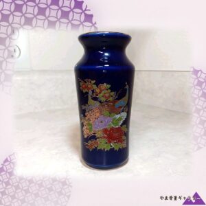 【筒の面にひろがる花の宴】コバルト 色絵金彩 孔雀花文 円筒花瓶