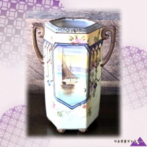 【一艘の帆が夕凪に止まる】オールドノリタケ 盛上 花文 帆船風景文 六角花瓶 足付