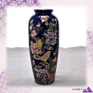 【枝で向き合う二羽の小鳥】コバルト金彩 花鳥文 花瓶 梅に牡丹
