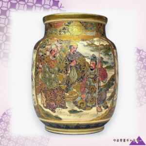 【金襴の袖が絵巻をひらく】薩摩焼 細密金彩 人物文 花瓶 金襴手