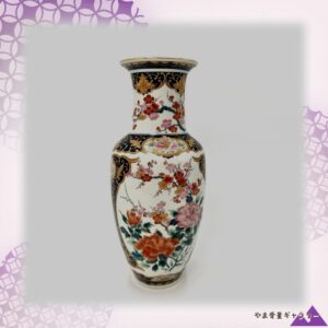 【白磁に重なる桜と牡丹】オタギリ 伊万里風 色絵金彩 花文 花瓶