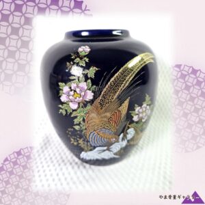 【手のひらに宿る瑠璃と金】コバルト金彩 雉花文 花瓶