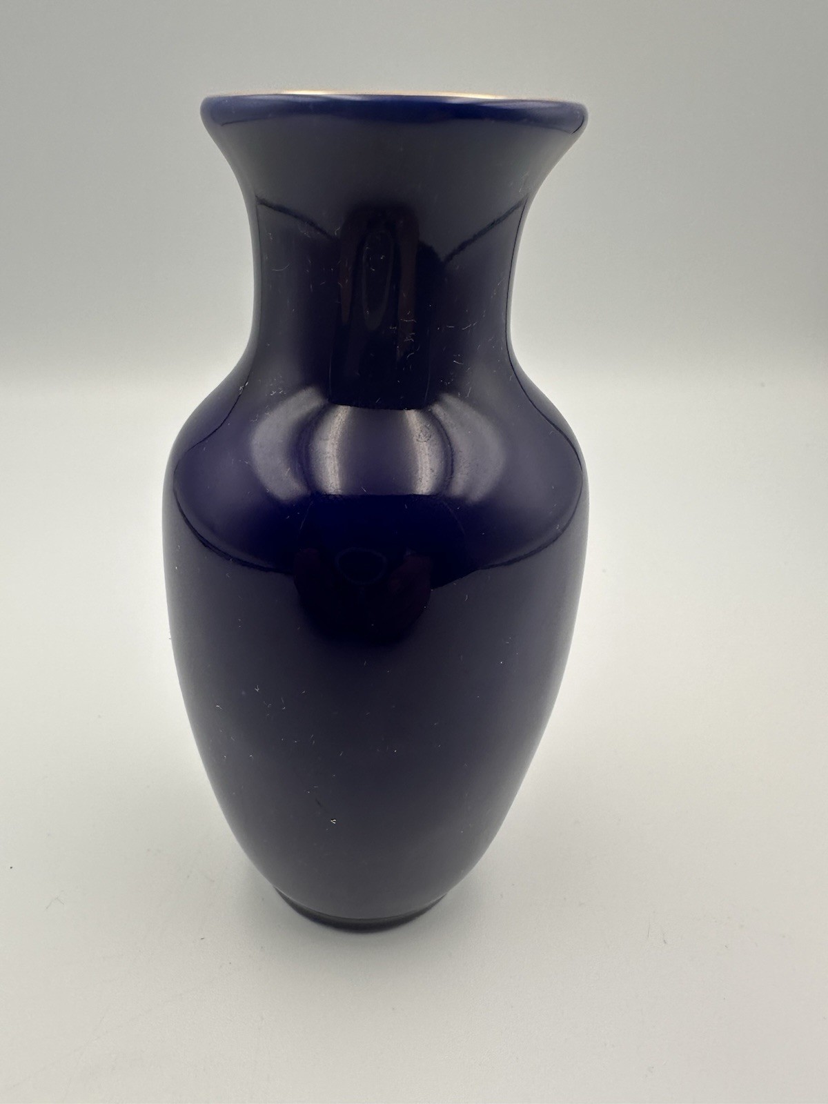 【掌の瑠璃にひらく金の尾】コバルト金彩 孔雀文 小花瓶 - 画像 (2)